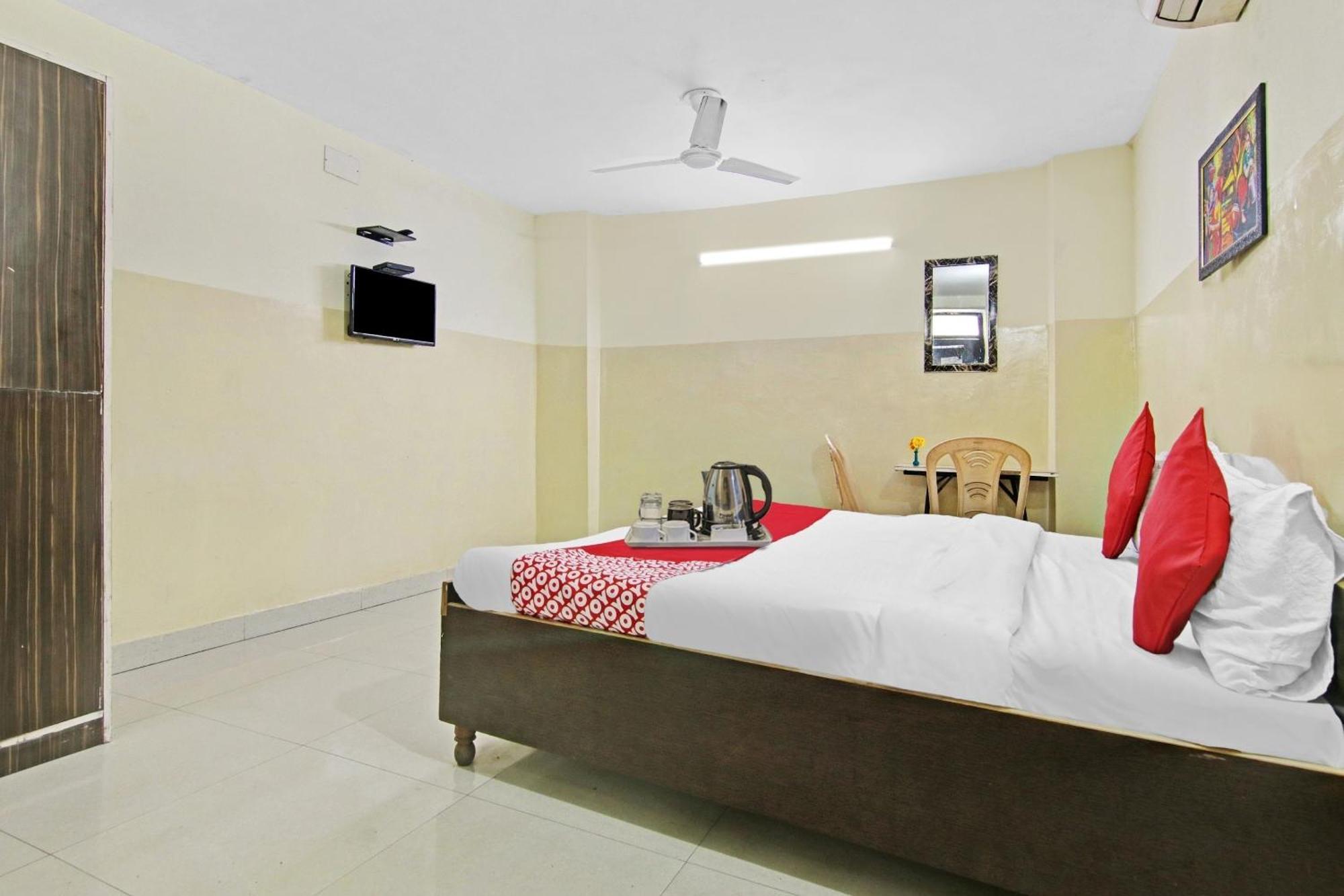 Super Hotel O Royal Green New Delhi Bagian luar foto