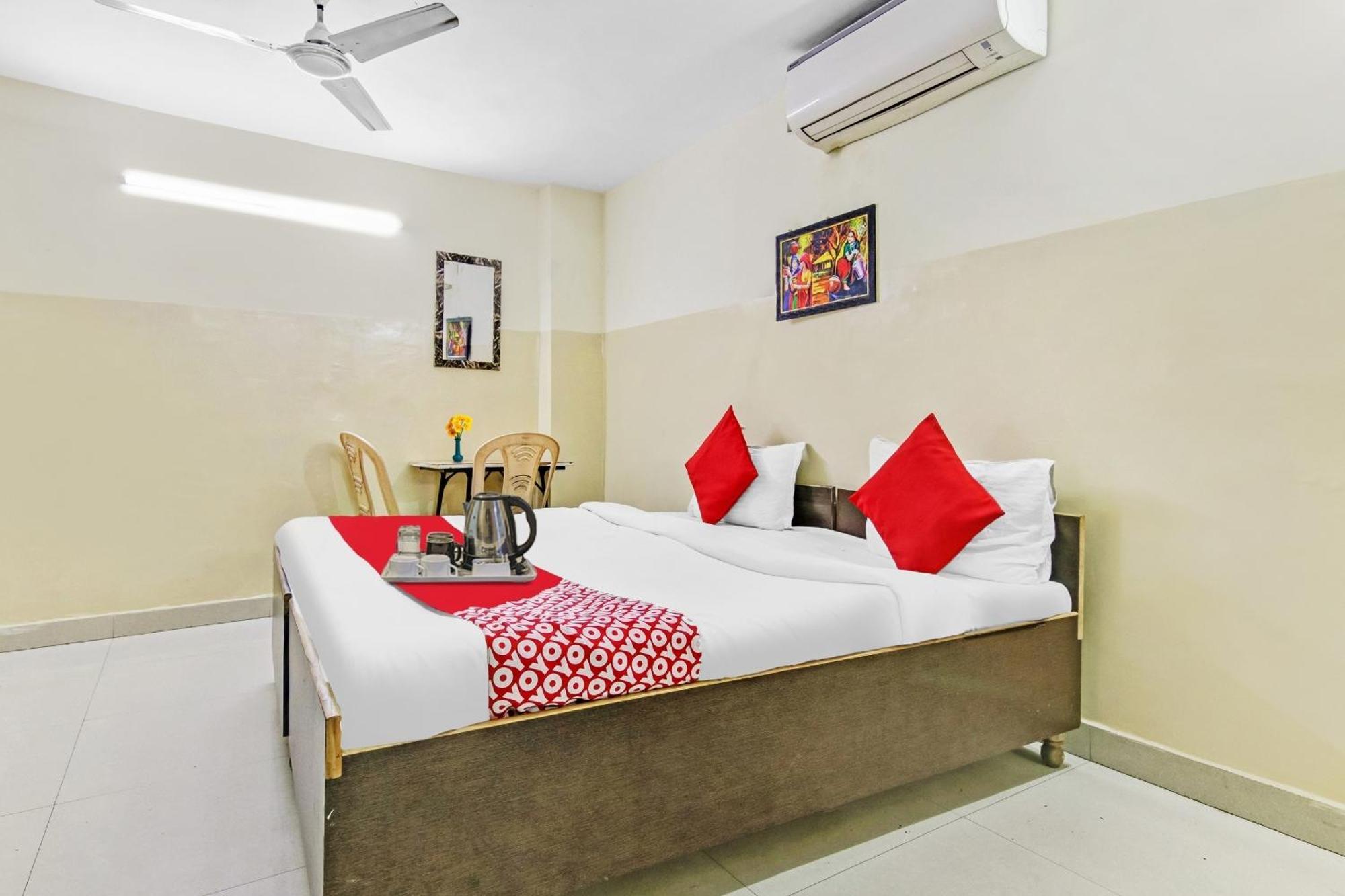 Super Hotel O Royal Green New Delhi Bagian luar foto
